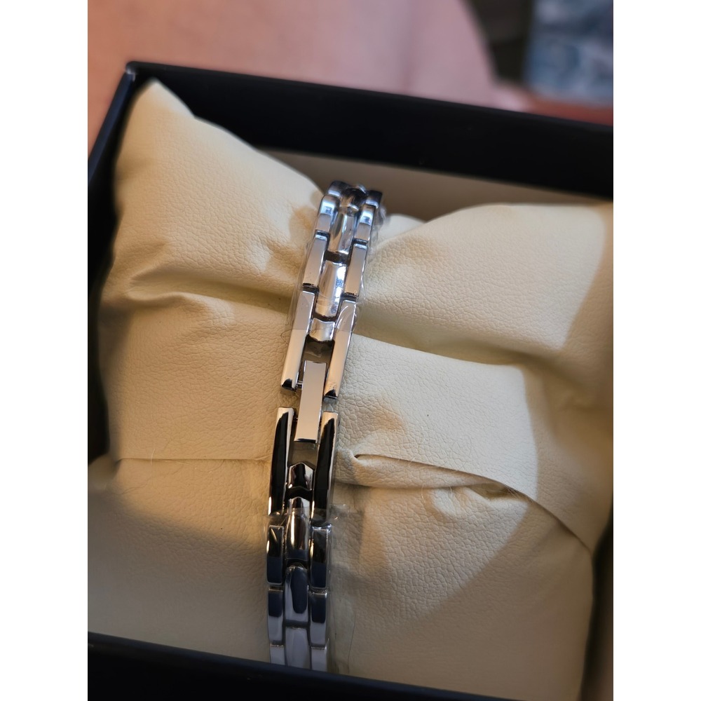 Montres Prestige Womens Silver Tone Crystal Accent Link Bracelet Watch MPW-0212 - Picture 4 of 5